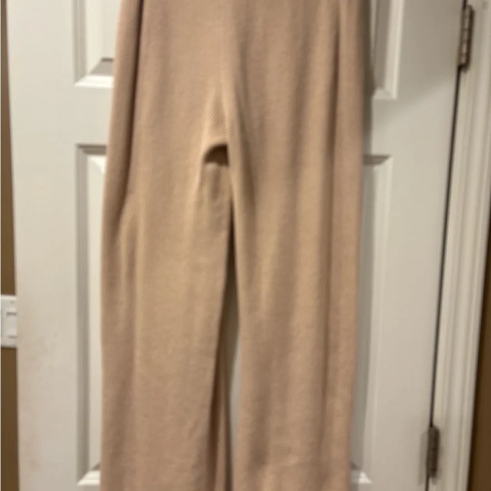 Alo sweater cream pants - Picture 7 of 8